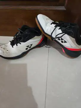 Sepatu yonex shb65 z3