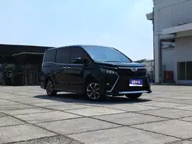 Ready !!! Toyota Voxy 2.0 AT 2021 Hitam KM 63RB
