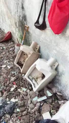 Urinal toto bekas ada 2 unit