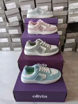 Sepatu sneakers wanita