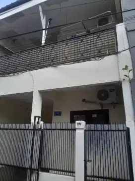 Disewakan rumah 2 lantai