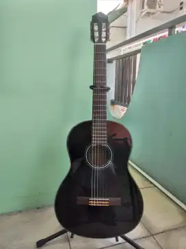 Yamaha C40 classic nilon warna Hitam
