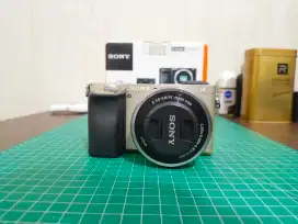 Sony a6000 + Lensa kit 16-50 mm + Box