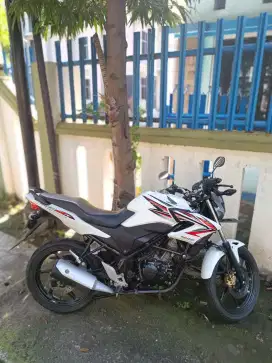 BISMILLAHIRRAHMANIRRAHIM DIJUAL CB 150 R TOP CONDITION