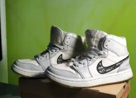 Jordan 1 Retro High X Dior - Size 36