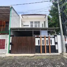 Rumah di Green Lake Wonorejo Rungkut Surabaya Bagus Dan Terawat