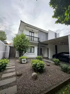 Jual Cepat Rumah Cantik Depan Taman. Kota Wisata Cibubur.