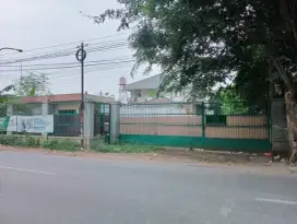 Di sewa pertahun bngunan 2 lantai  di jln utama
