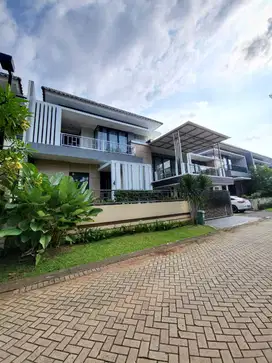 Rumah Modern Sangat Terawat Dalam Cluster Kebayoran Residence