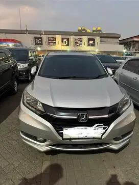 Honda HRV prestige 2015 silver pemakaian pribadi