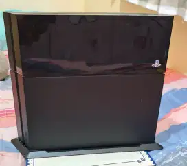 Jual PS4 Fat 500Gb ORI bukan HEN, 2 stick controller, free 2 games