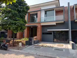 DISCOVERY FLAMINE BINTARO RMH 2 LANTAI TERAWAT DAN SIAP HUNI EMERALD