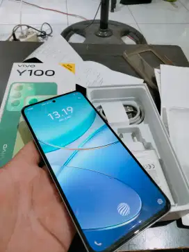 Garansi resmi Vivo y 100. Bekas rasa baru