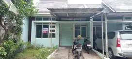 Dijual murah rumah 1 lt dekat tiptop hanya 10 menit ke sta. Depok Baru