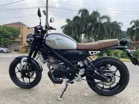 58@:DP:500 RBU B DKI YAMAHA XSR150 CC SILVER ON