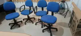 Kursi kantor berkualitas masih bagus 90 % borong 4 unit seperti baru