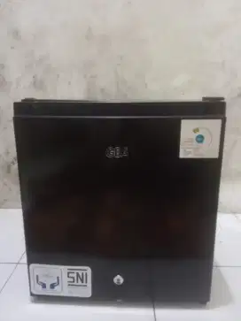 KULKAS MINIBAR GEA LIKE NEW