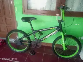 Sepeda BMX senator