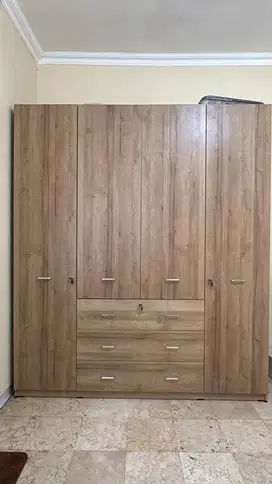 LEMARI KAYU DAN LEMARI KACA