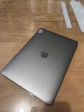 MacBook  pro m1 13.3 in like new