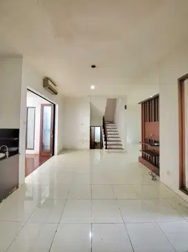 Dijual Rumah Bagus Brand New di Emerald Sektor 9 Bintaro SC-15888