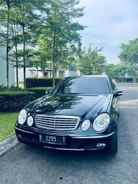 Mercedes-Benz E240 AT 2006 Hitam Metalik