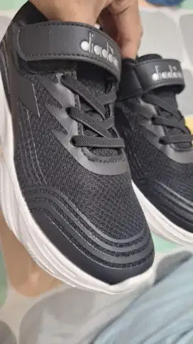 Sepatu anak size 33