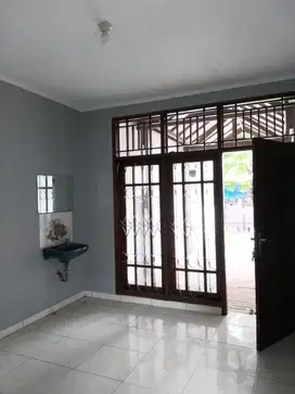 Disewakan Cepat Rumah 2 Lantai di Pinggir Jalan Raya Banjar Wijaya