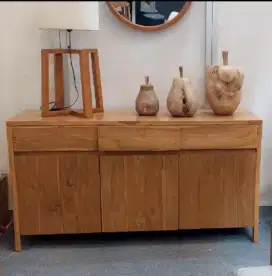 Silahkan Order desain dresior table  ini. Menambah indah interior