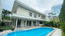 Disewakan Rumah Mewah Private Pool Berkonsep Resort Ditengah Kota