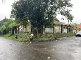 Rumah Hoek Dekat Jalan Sudirman Tengah Kota