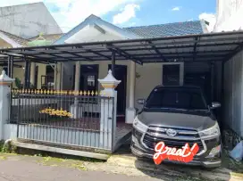 Rumah Dekat Alun Alun Batu