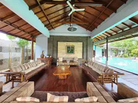Rumah Villa Mewah di Intikota Medan
