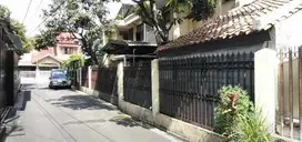 Rumah Luas Nyaman di Sinom Bandung Pusat