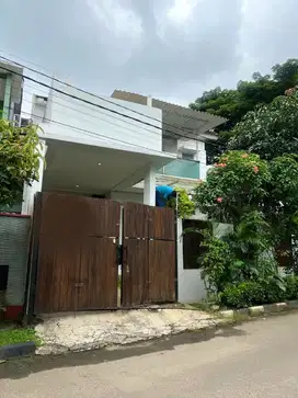 Rumah sudah renovasi di Villa Melati Mas Serpong