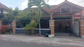 BU ! Rumah Bagus Tepi jalan Utama Area Dalam Ringroad Dekat SKE,JCM
