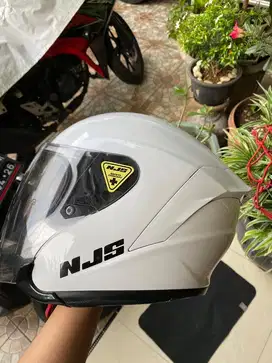 Njs Kairoz putih size L helm sarung