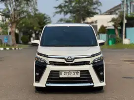 TOYOTA VOXY, MULUS LUAR DALAM  TDP 18Jt