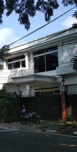 Disewakan : Rumah Jalan Lauser, luas 400sqm, cocok untuk klinik, resto