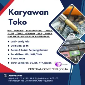 Karyawan Toko Aksesoris Laptop dan Komputer