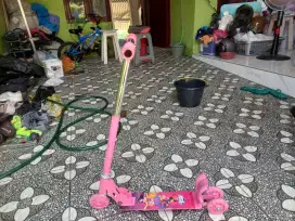 Skuter anak anak pink