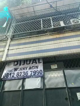 Dijual rumah 3 lantai di Jelambar Barat 2 J