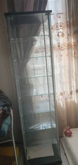 Lemari kaca pajangan serbaguna merek informa