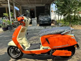 Electric Scooter Vespa Style dari PEVS 2025