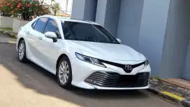 TOYOTA CAMRY 2.5 V AT PUTIH 2020 LOW KM