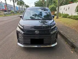 (CASH) Toyota Voxy 2023
