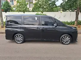 (CASH) Toyota Voxy 2023