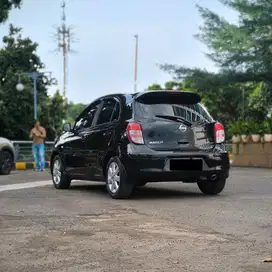 ( TDP 9 JT ) LOW KM ! NISSAN MARCH XS A/T HITAM 2013 !