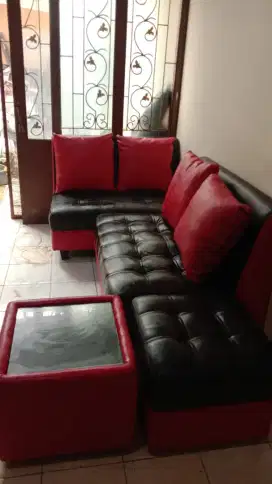 Preloved Sofa Mini -- 1 Set

Sudah termasuk meja kecilnya