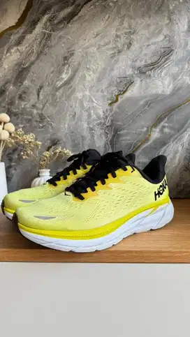 Hoka Clifton 8 size 42